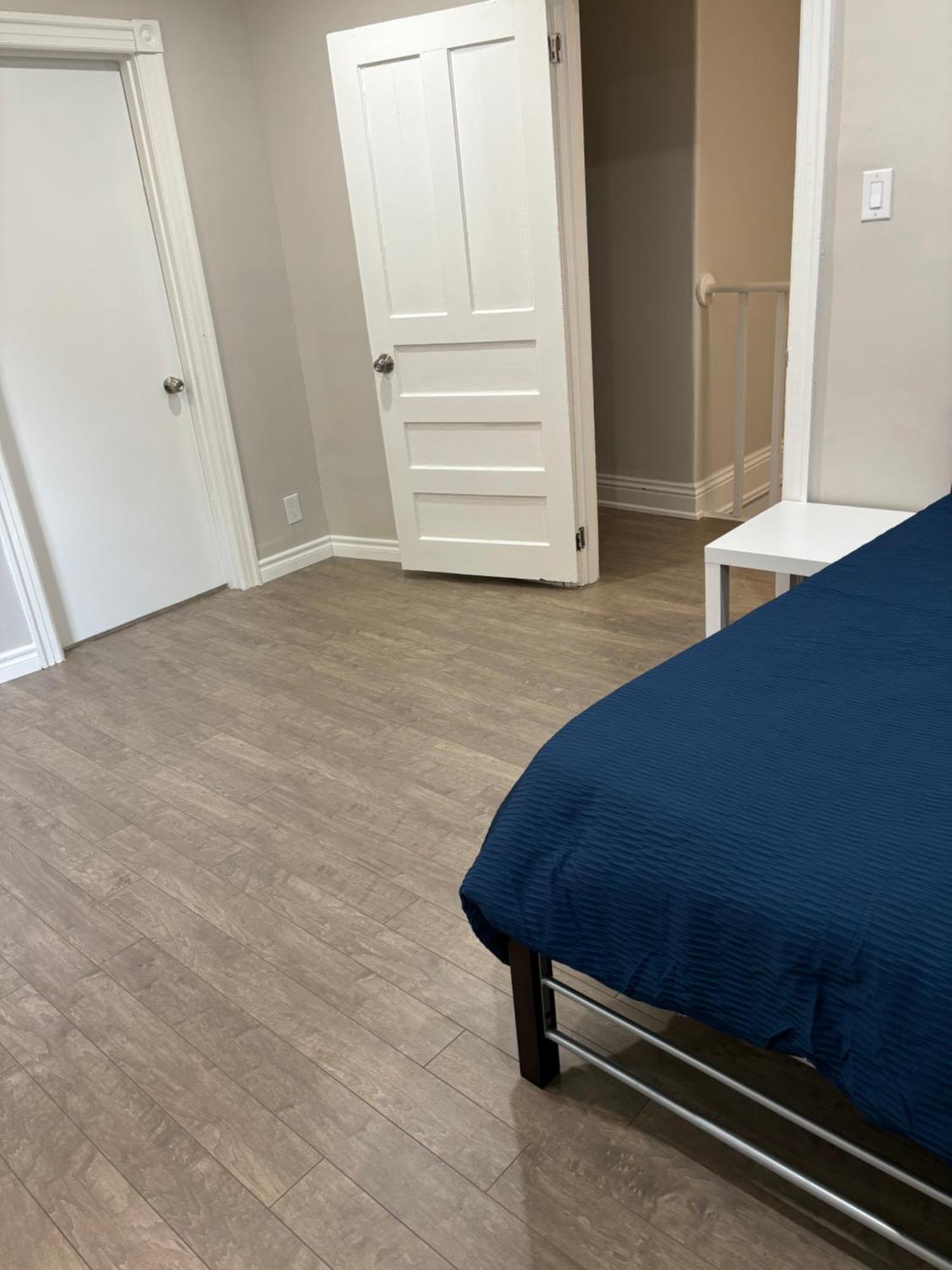 H Men'S Dormitory Hamilton Room photo