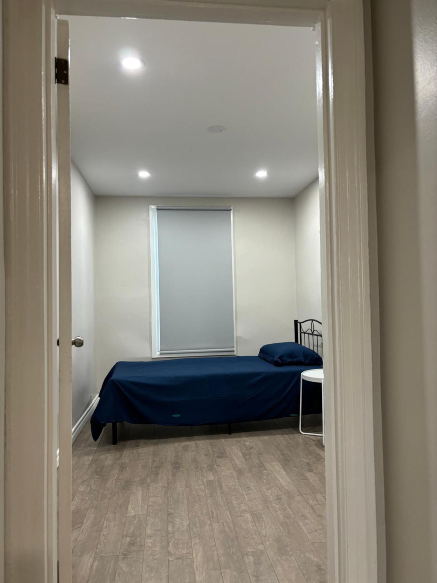 H Men'S Dormitory Hamilton Exterior photo